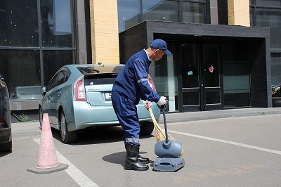 【CASE 3】Uniservice Solutions LLC, a cleaning company responsible for office buildings and the new international airport